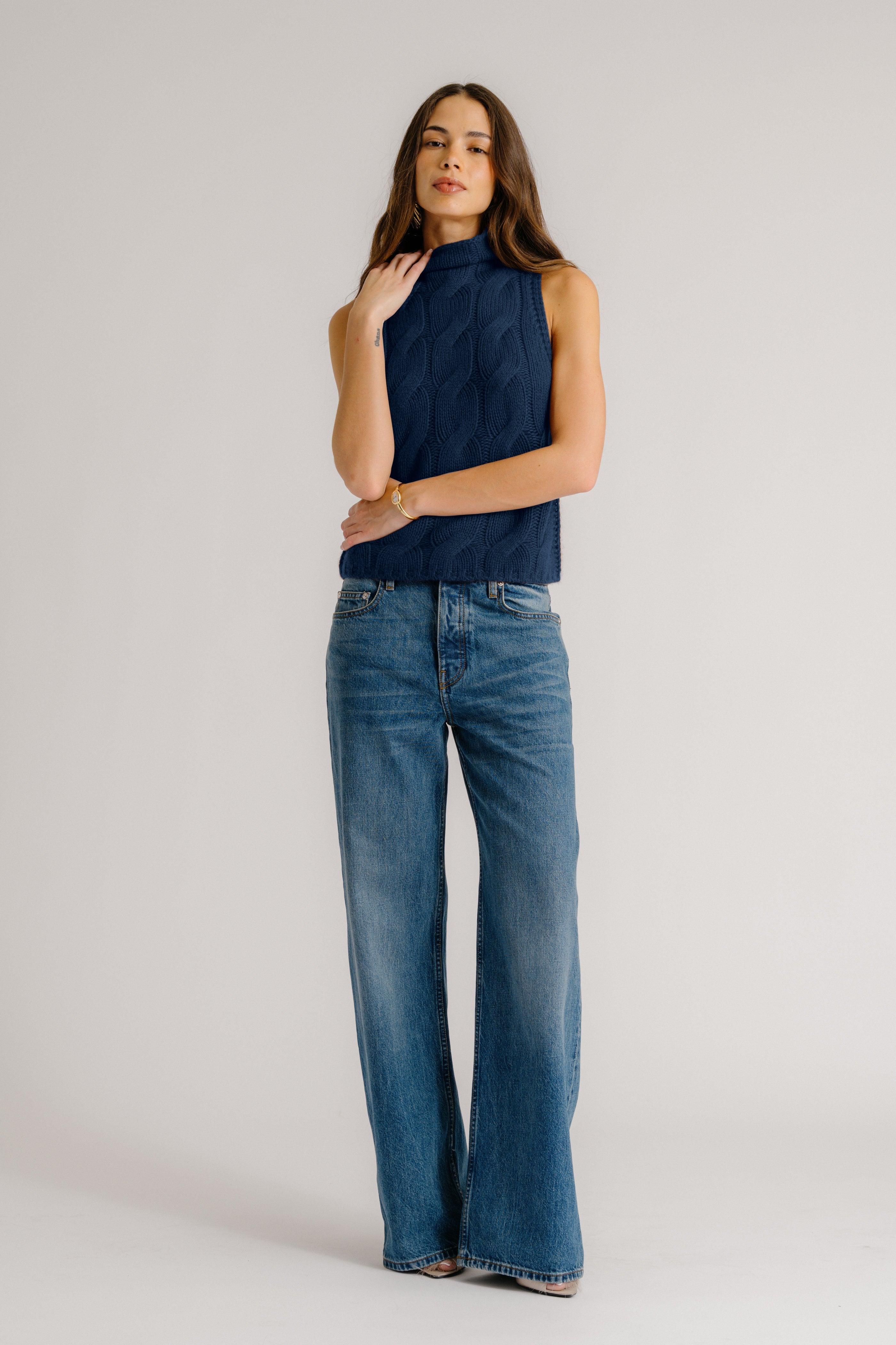 SALVIA SLEEVELESS CASHMERE CABLE TURTLENECK | MIDNIGHT NAVY